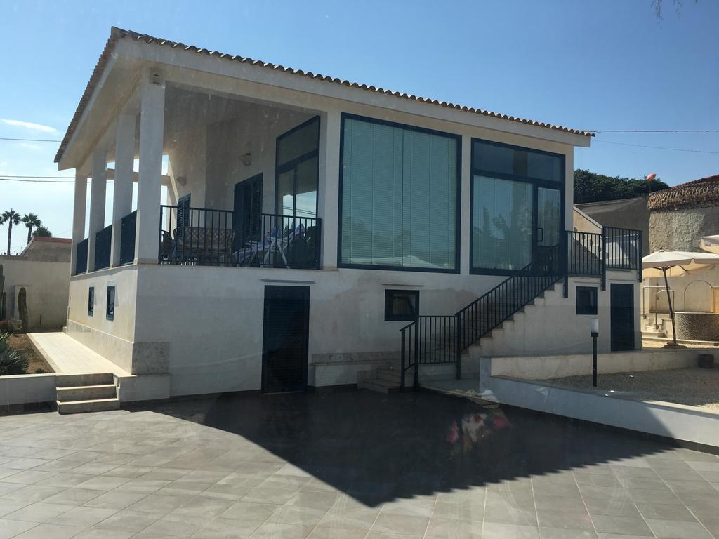 أفولا Villa Fronte Mare المظهر الخارجي الصورة